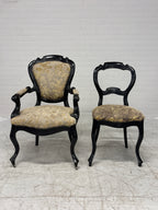 Antieke stoelen in Barok of Louis XV stijl