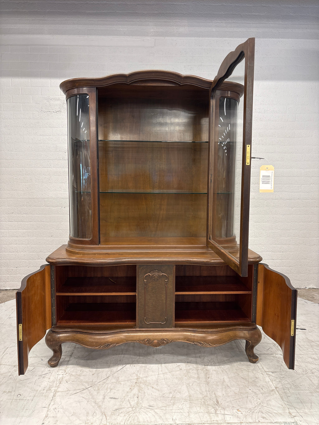 MP Mid century vitrinekast gebogen glas