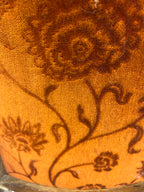 Antieke fauteuil met geleefde charme
