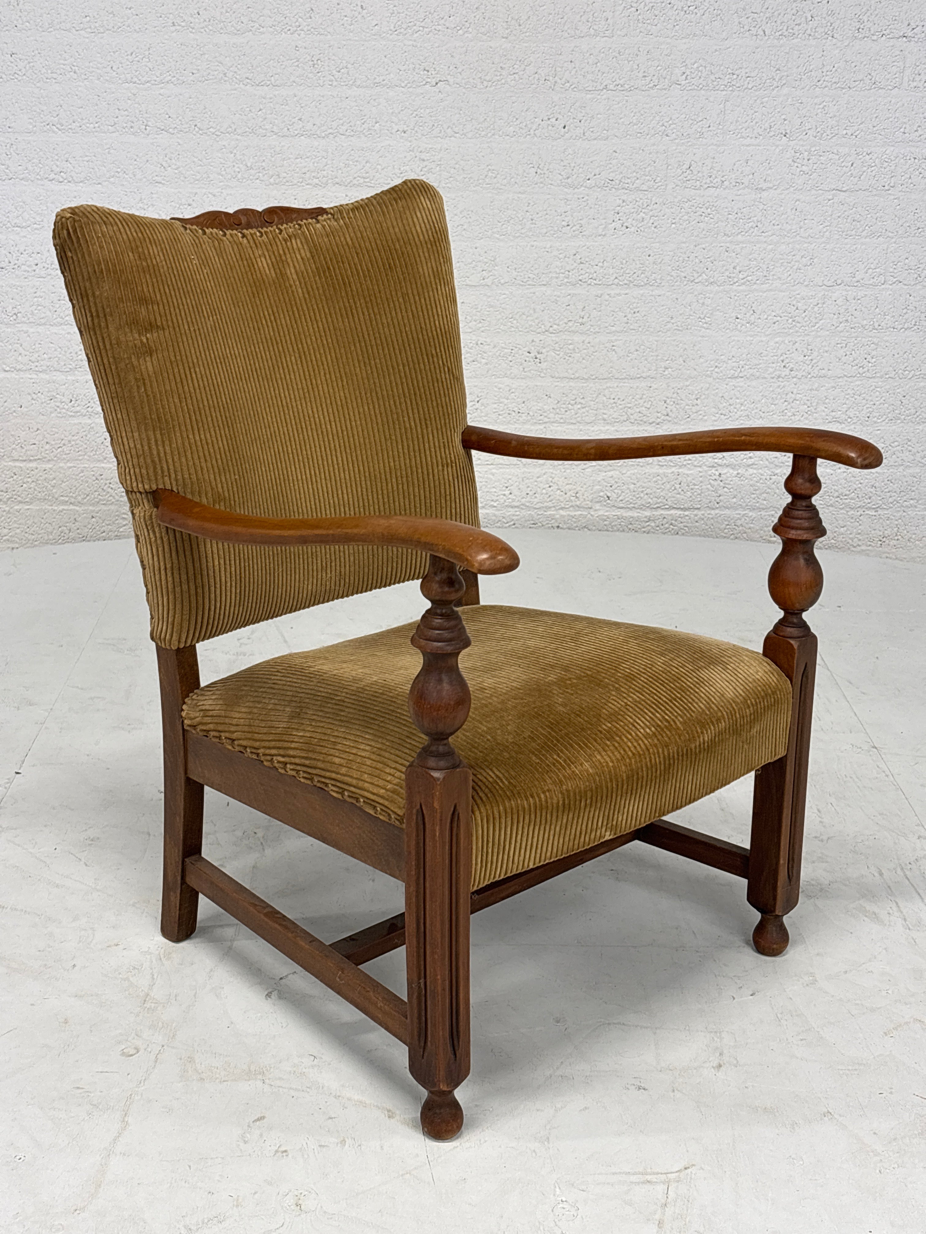 Fauteuil met bruine ribstof