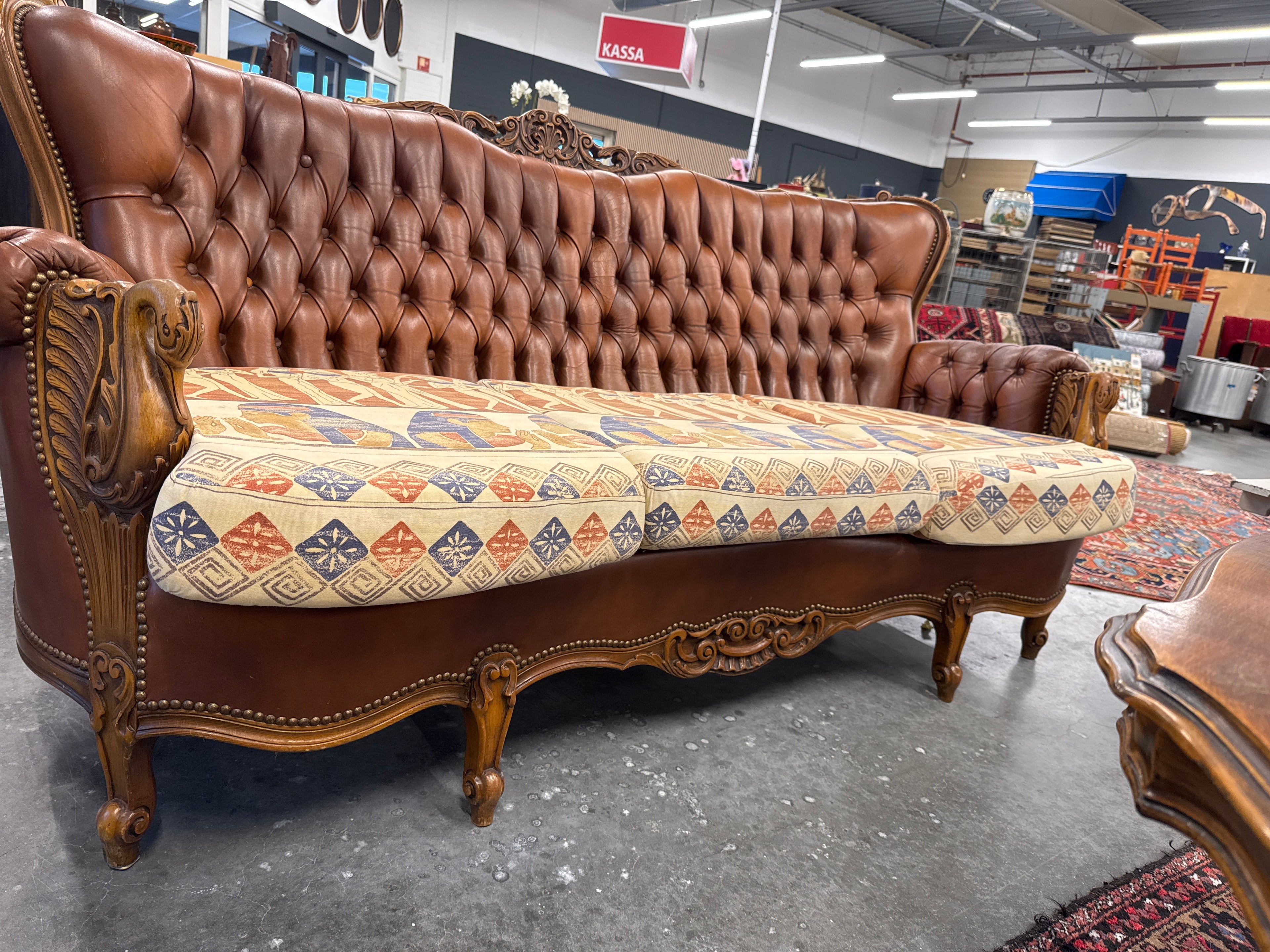 Bank leer en stof met zwanen