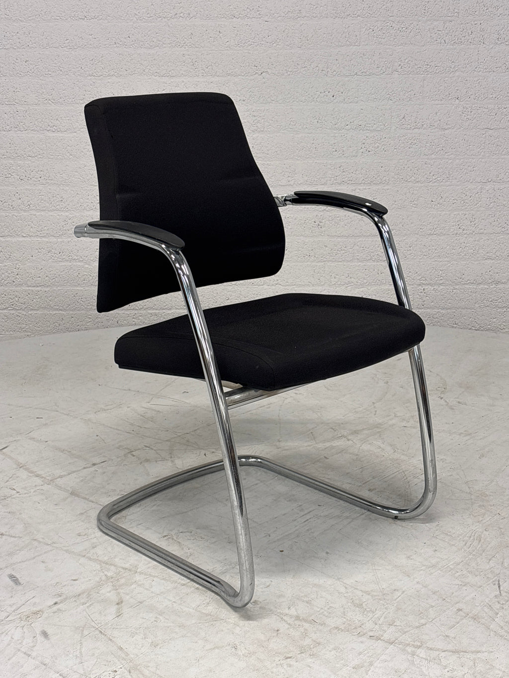 4 Bijzonder mooie comfortabele Axia stoelen voor vergader of eettafel.
