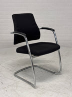 4 Bijzonder mooie comfortabele Axia stoelen voor vergader of eettafel.