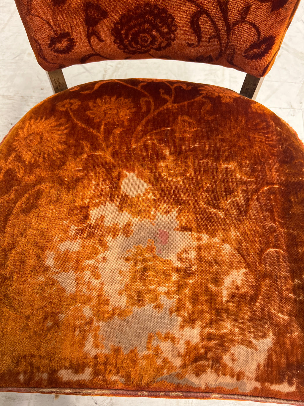 Antieke fauteuil met geleefde charme