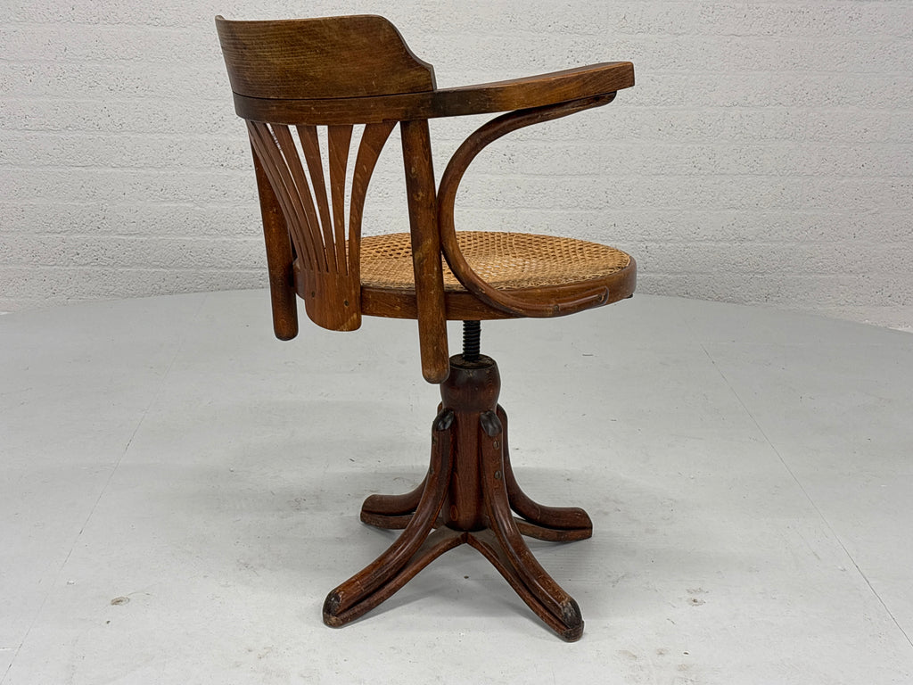 Kapiteinsstoel hout gebogen