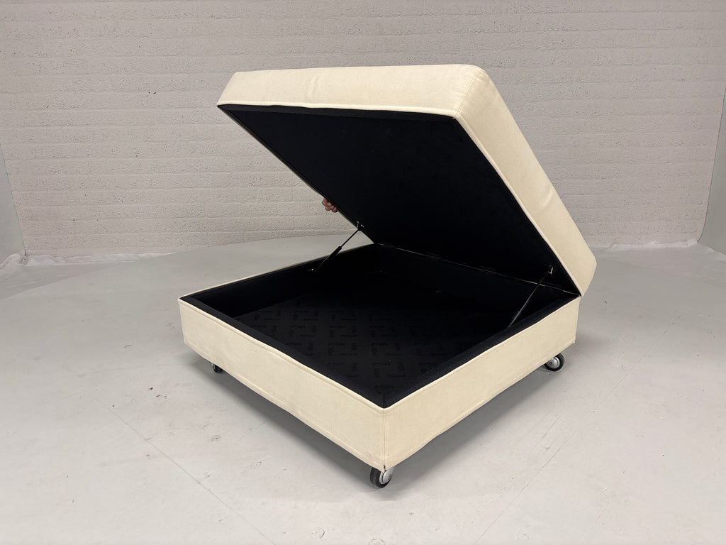 Hocker stof creme op wielen