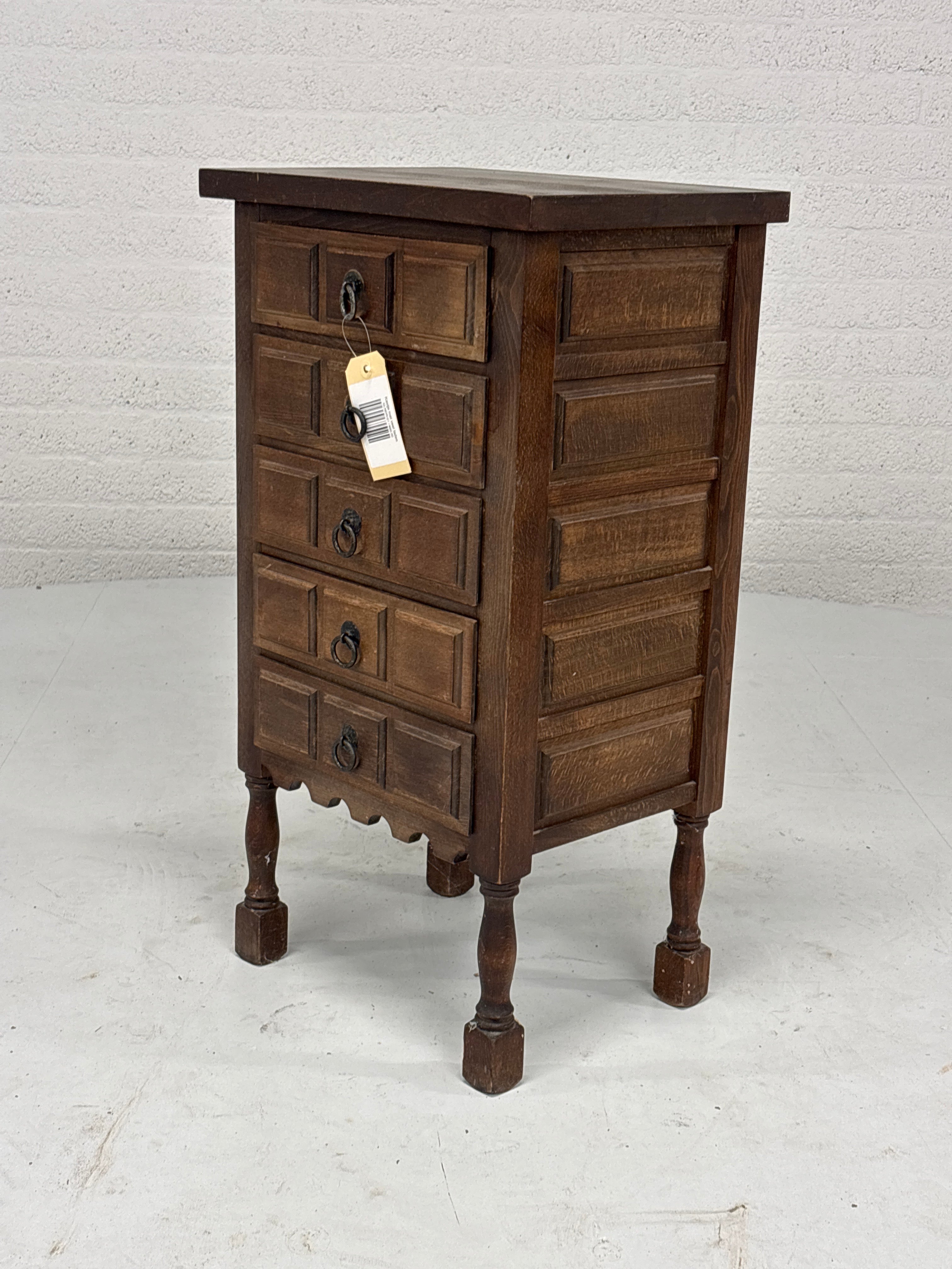 Kastje met veel lades