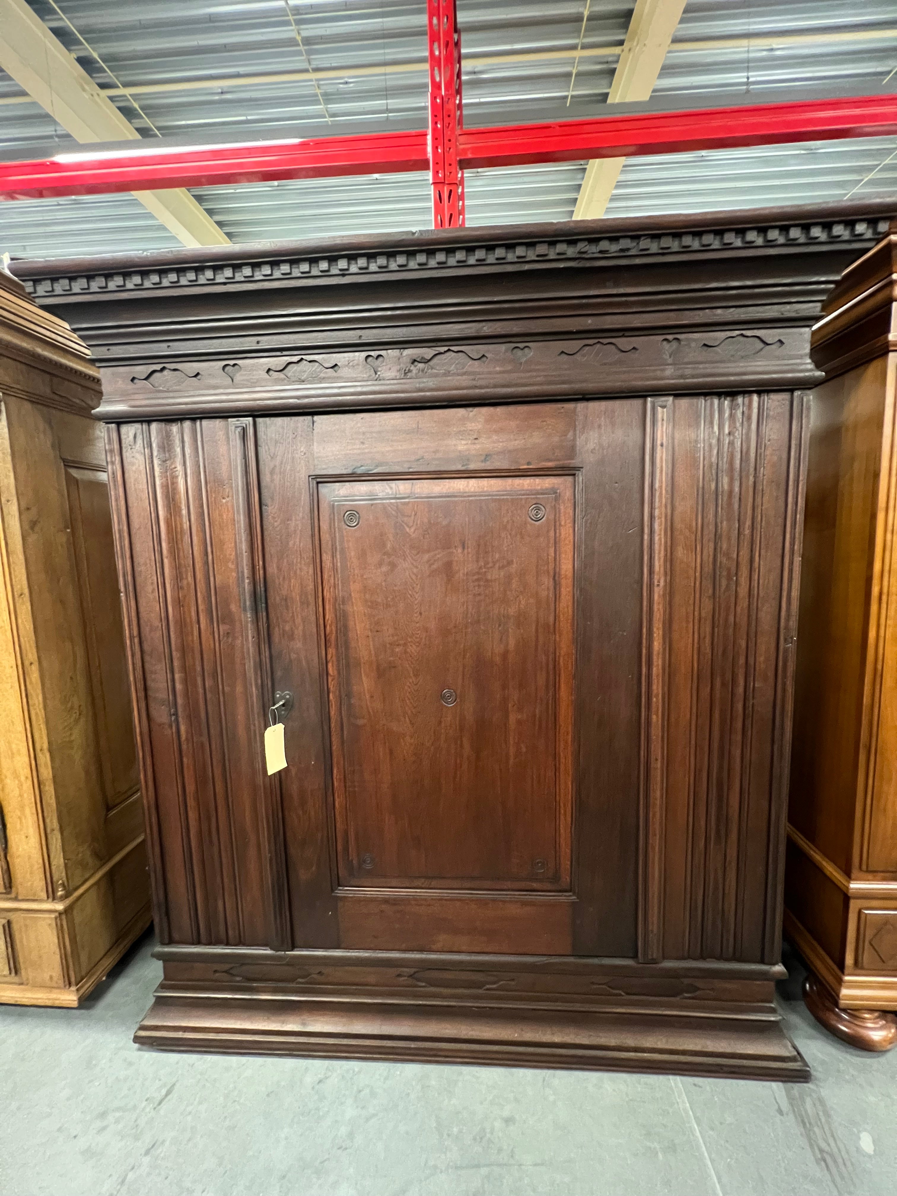 Antieke houten Spinde kast