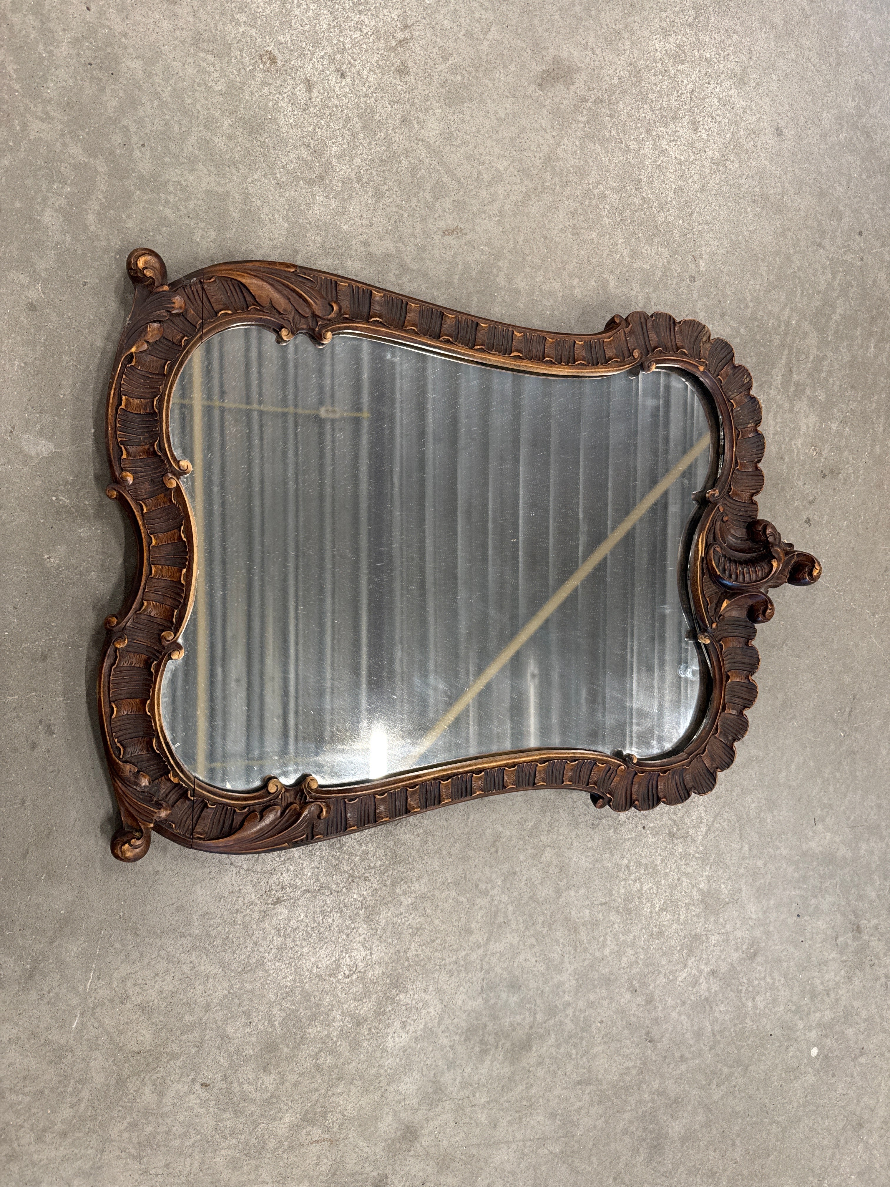 Spiegel houtsnijwerk