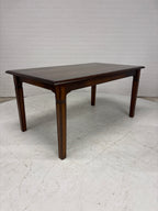 Prachtige eettafel met lade