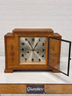 Antieke tafelklok. Amsterdamse school