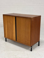 Vintage kastje met deurtjes