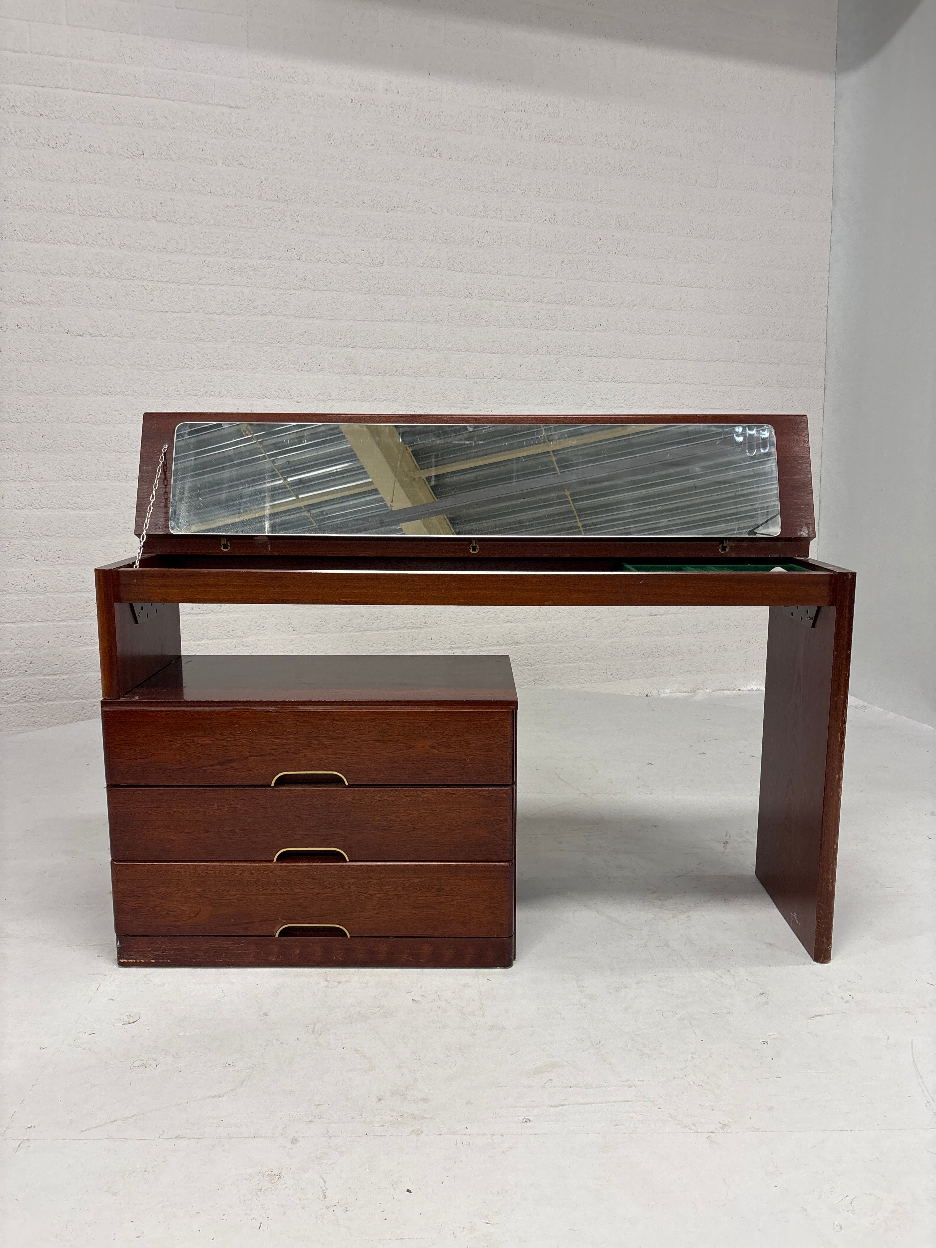 Kaptafel jaren 70 met laden blok