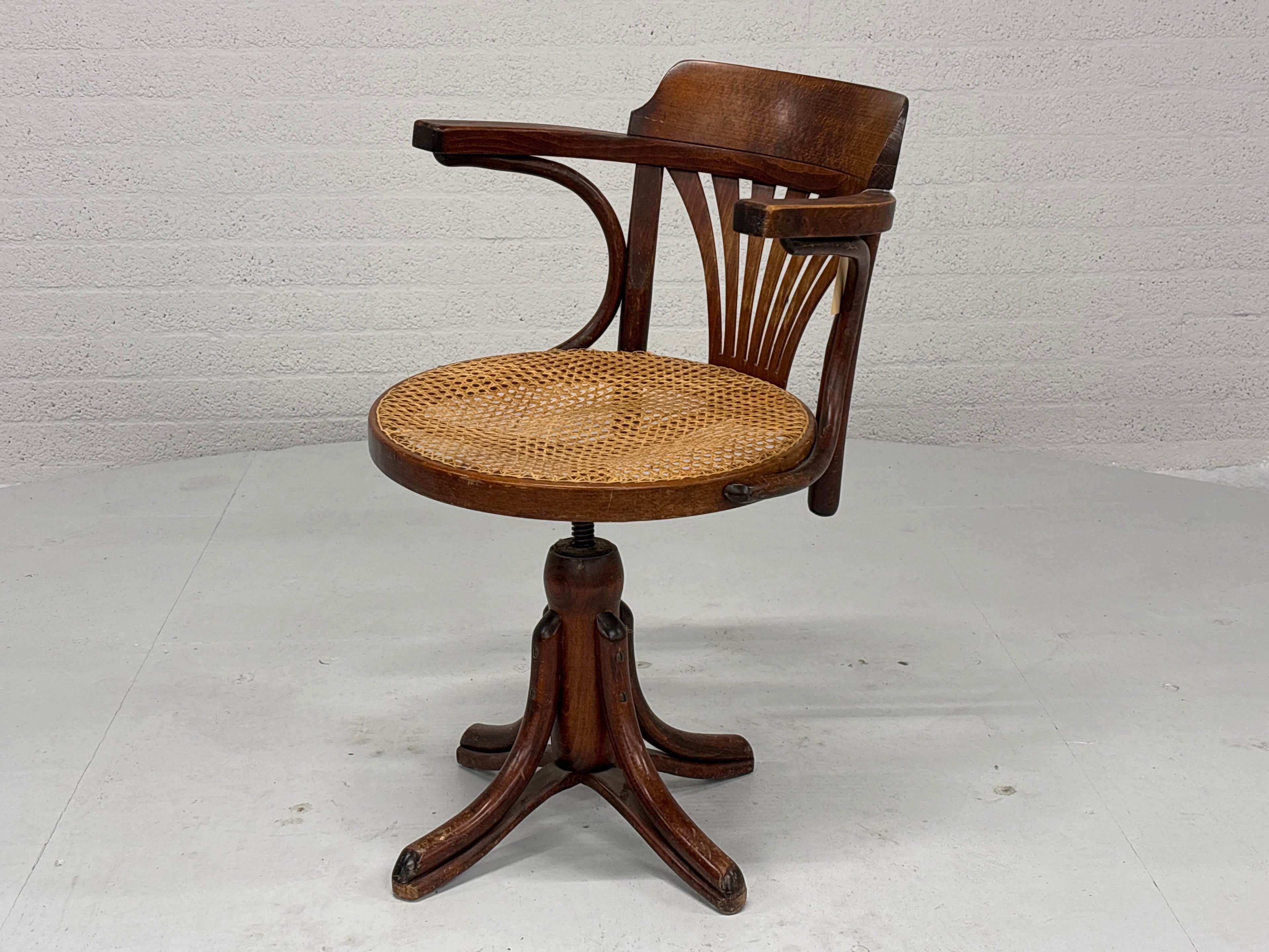 Kapiteinsstoel hout gebogen