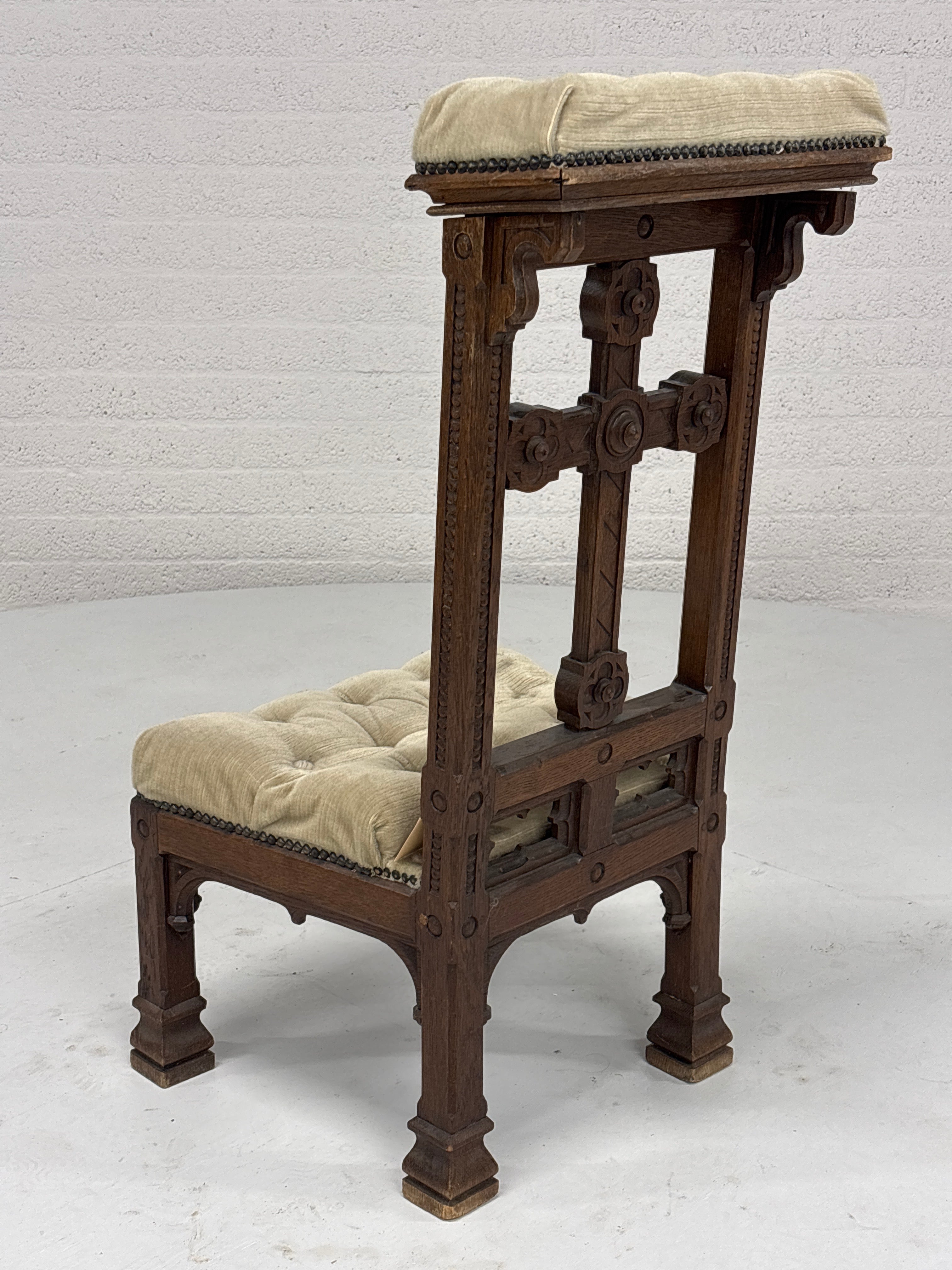 Bidstoel met vaste kussens