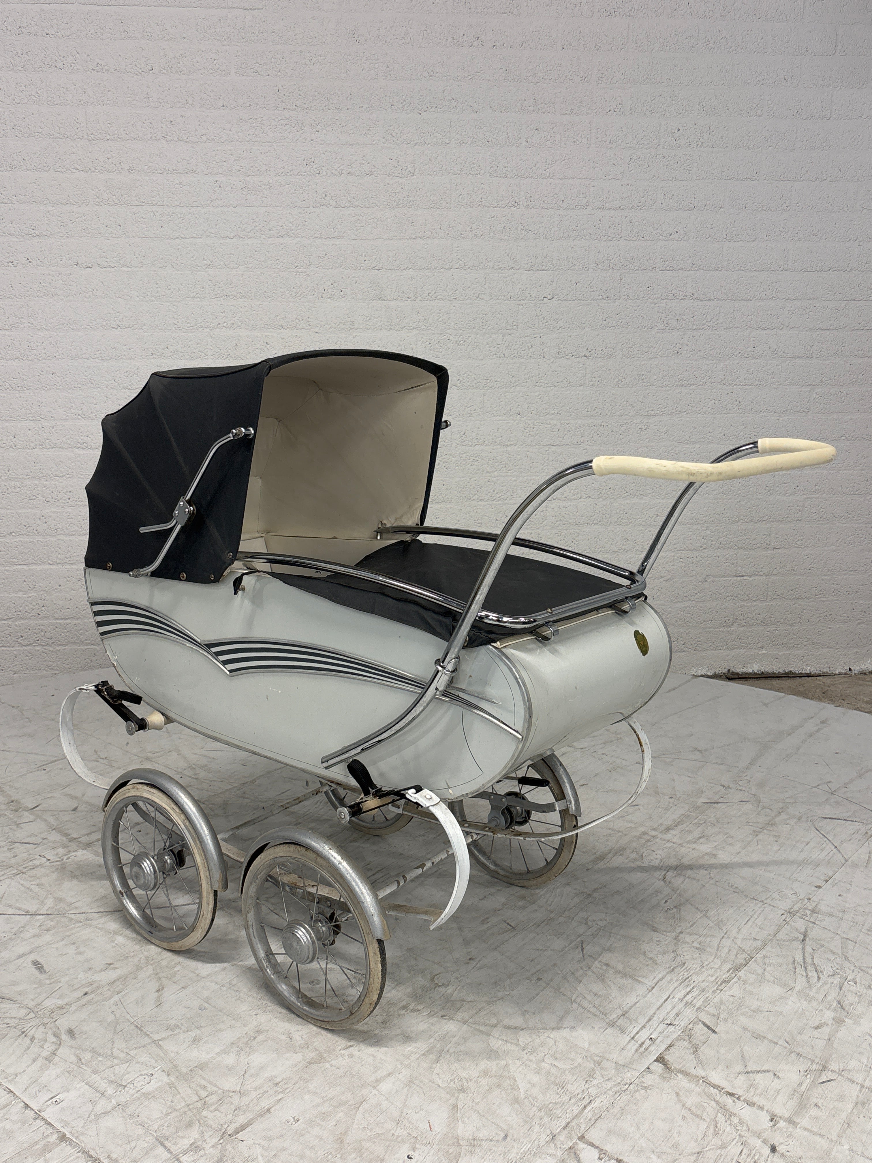 Antieke kinderwagen