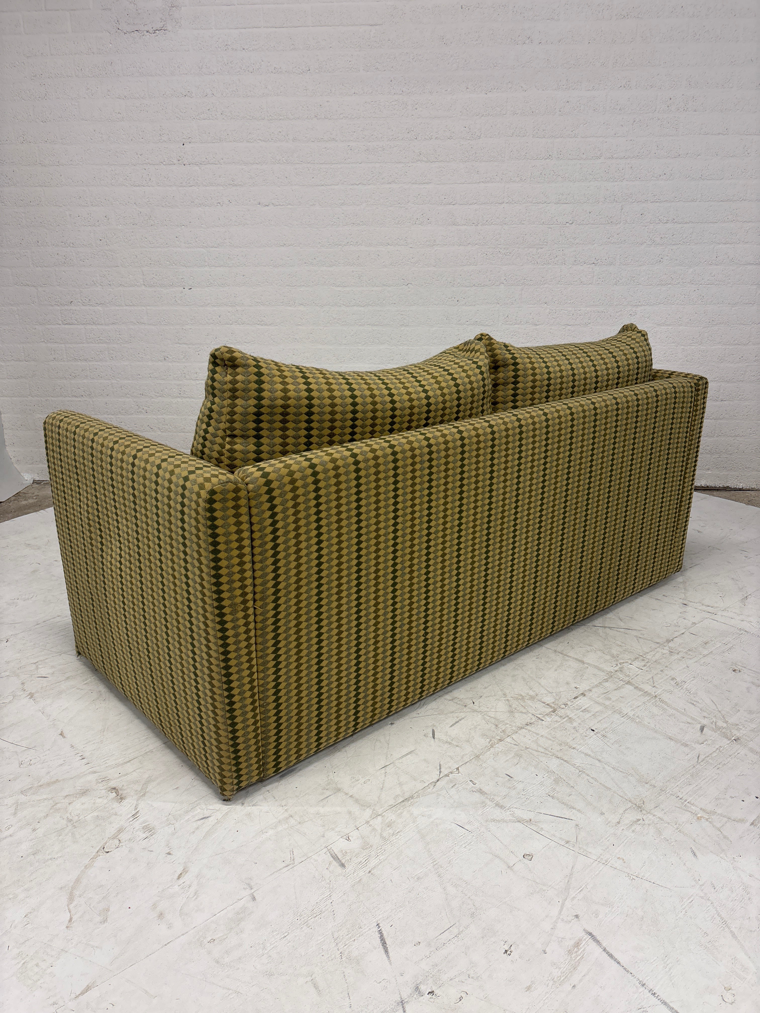 Retro slaapbank compleet met dekbedden