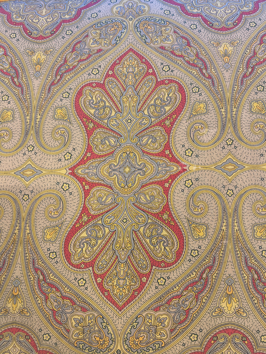 Vintage poef met paisley print