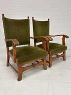 Robuuste stoelen met groene stof bekleding