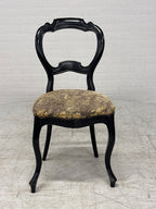 Antieke stoelen in Barok of Louis XV stijl
