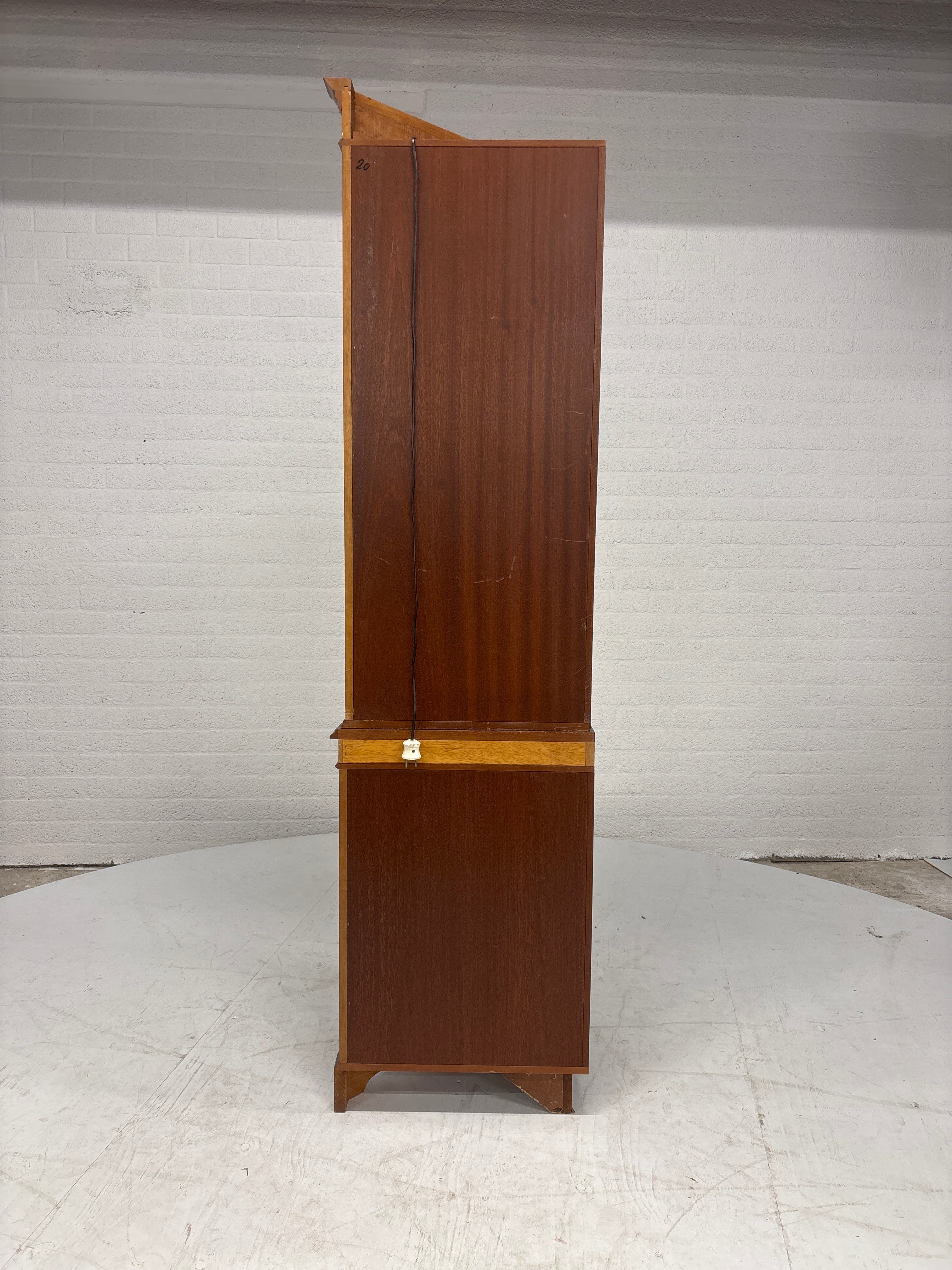 Hoekvitrine kast met licht