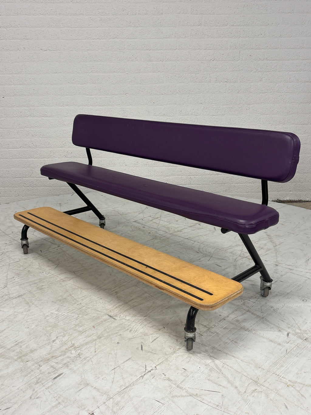Stoere set 2 kinderbanken, tafel op wielen