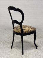 Antieke stoelen in Barok of Louis XV stijl