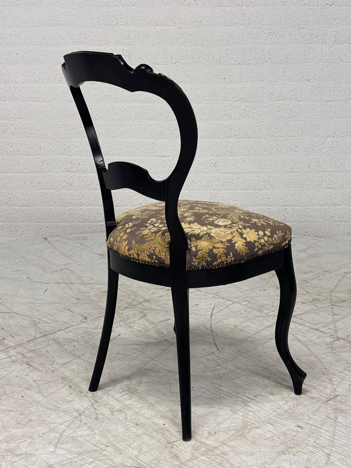 Antieke stoelen in Barok of Louis XV stijl
