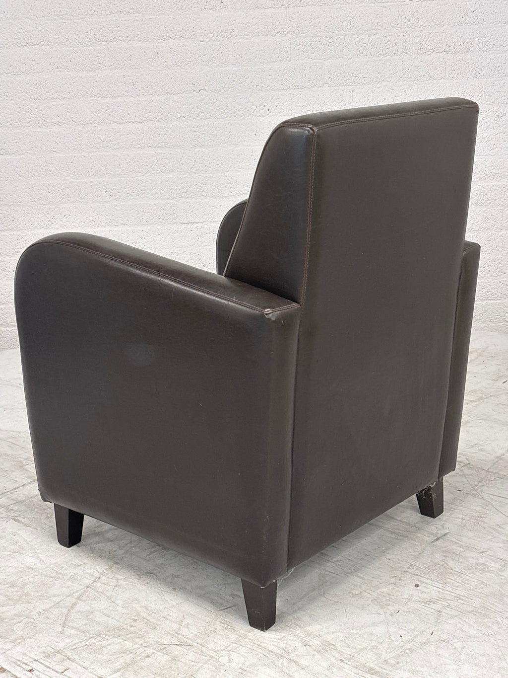 Donker bruine fauteuil