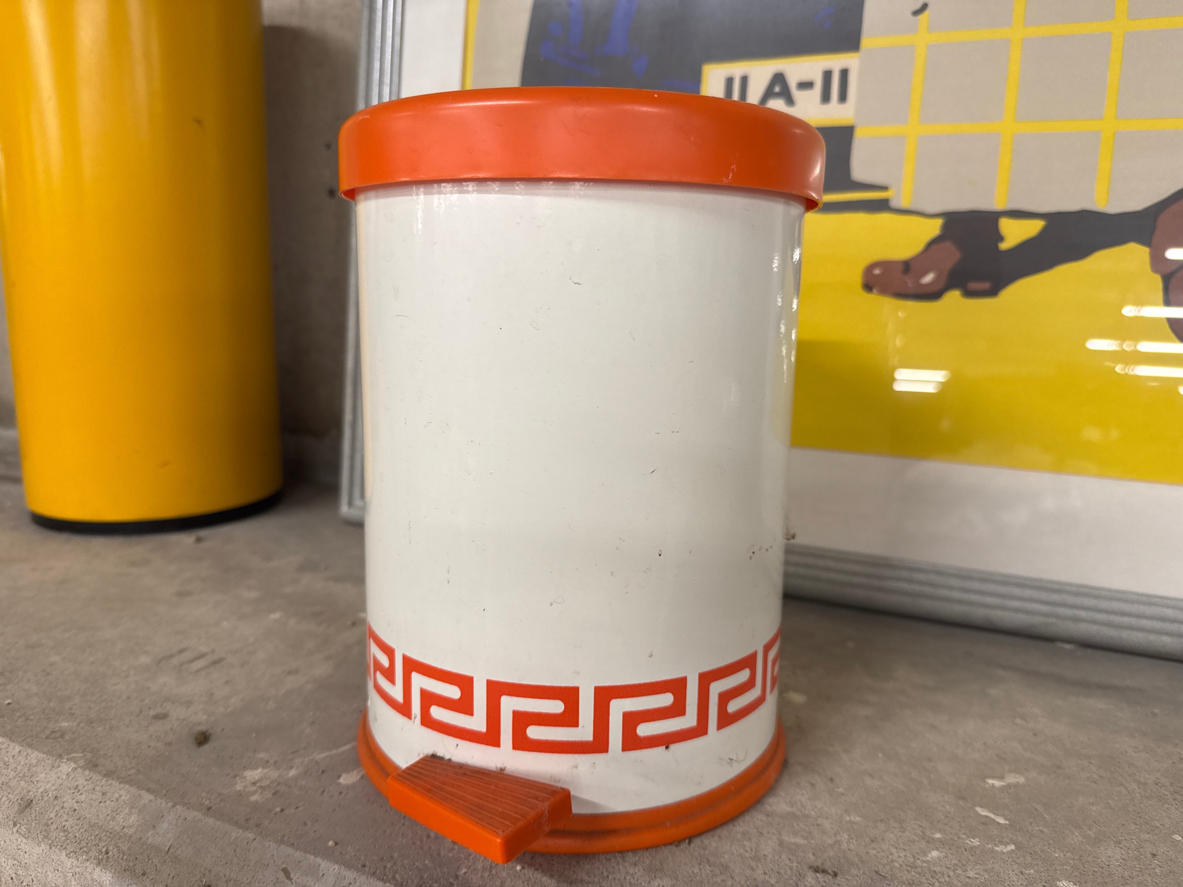 Pedaal emmertje oranje