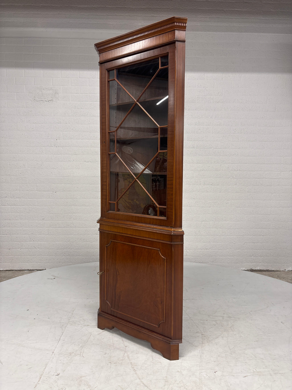 Hoekvitrine kast met licht