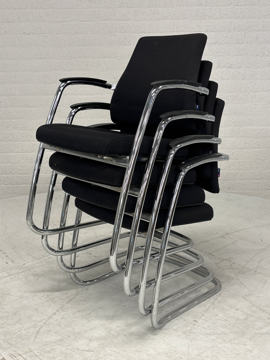 4 Bijzonder mooie comfortabele Axia stoelen voor vergader of eettafel.