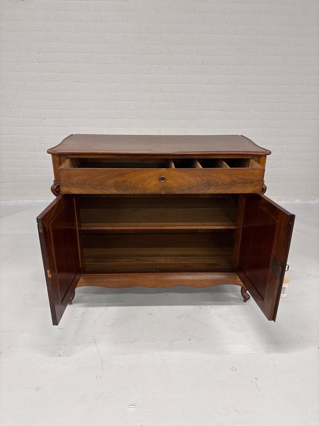 Klein dressoir bm