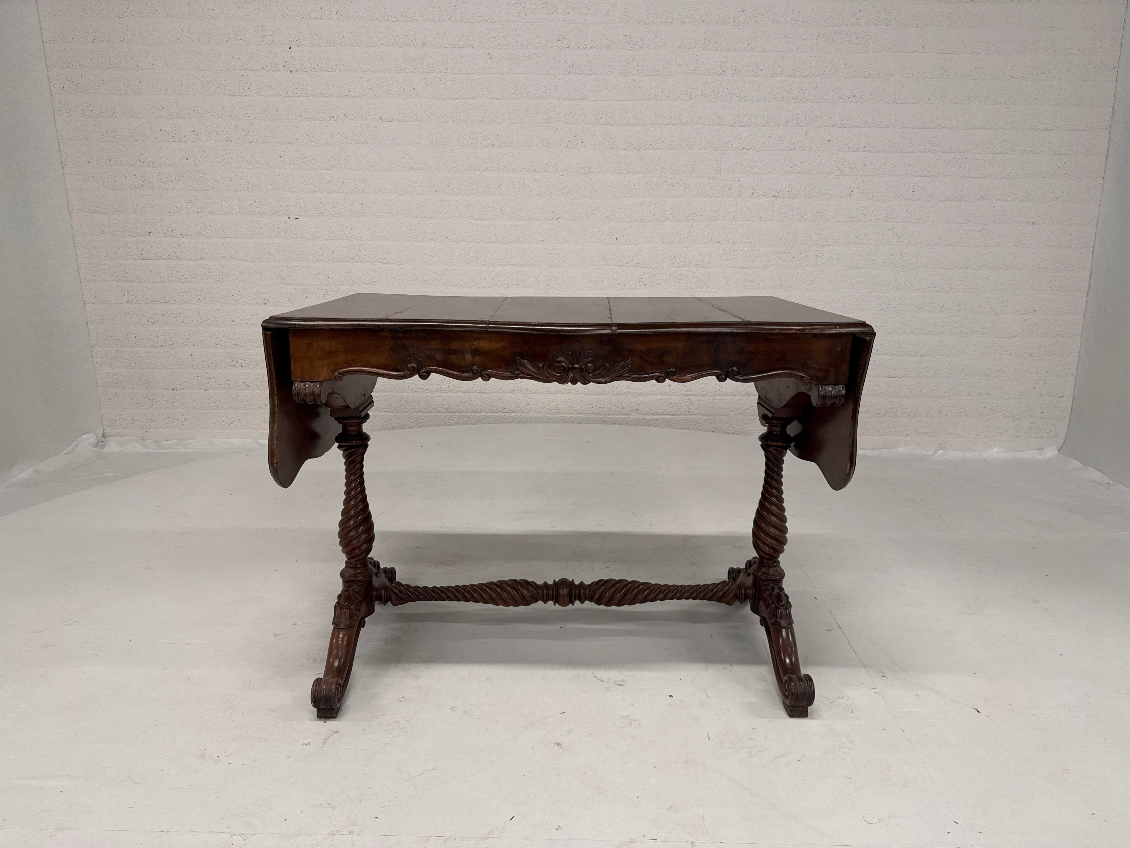 Opklap tafel hangoor