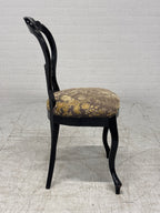 Antieke stoelen in Barok of Louis XV stijl