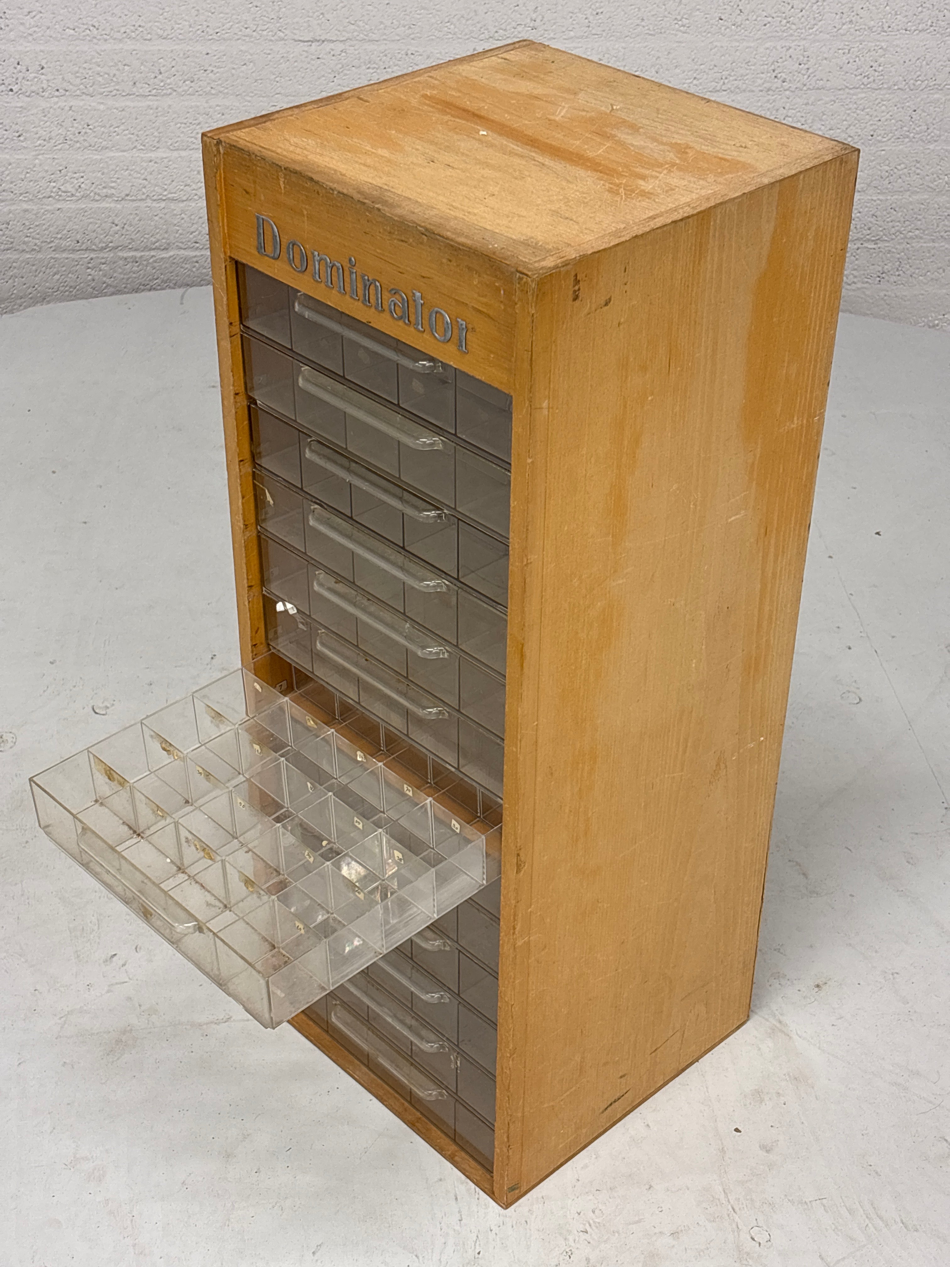 Dominator Vintage garen / fournituren ladekastje