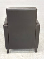 Donker bruine fauteuil