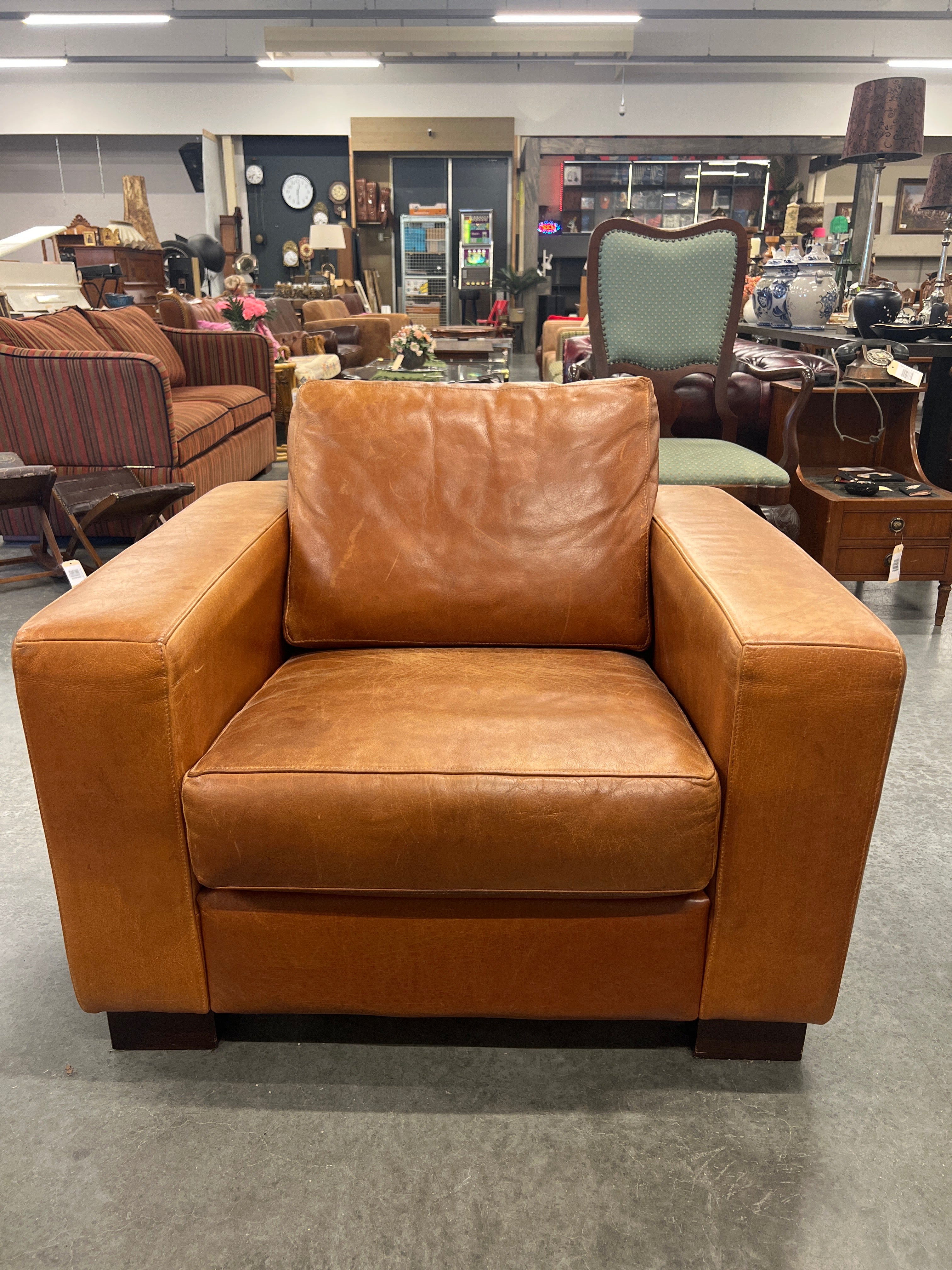 Cognac leren fauteuil met mooi patina