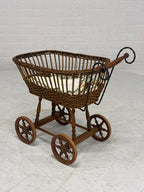 Antieke poppenwagen
