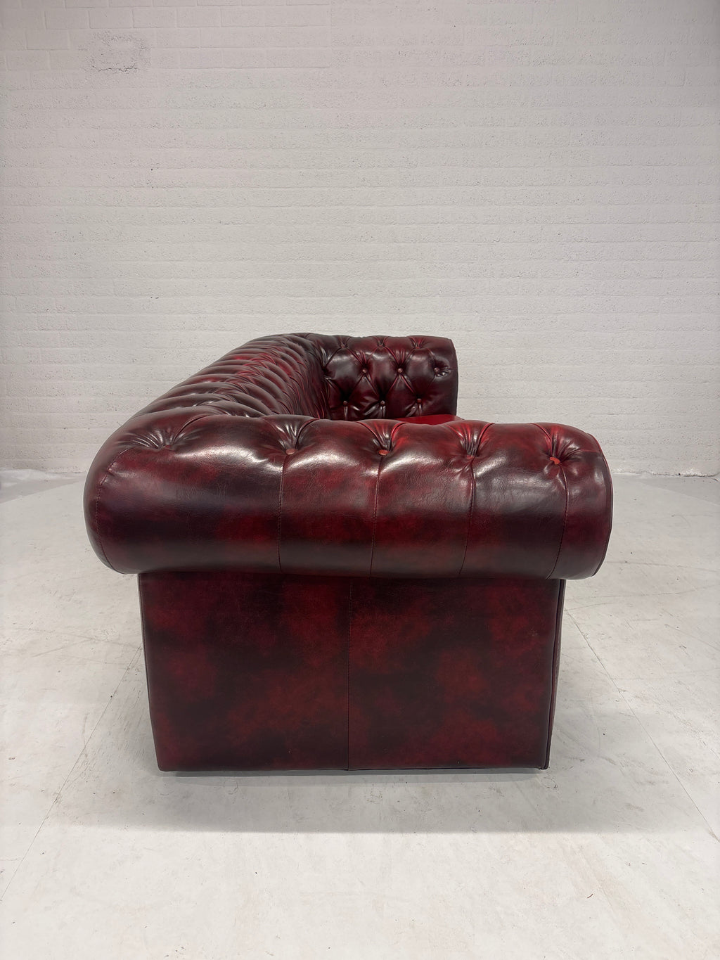 Chesterfield bordeaux rode bank