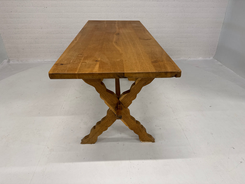 Tafel zwaar blad met kruispoot