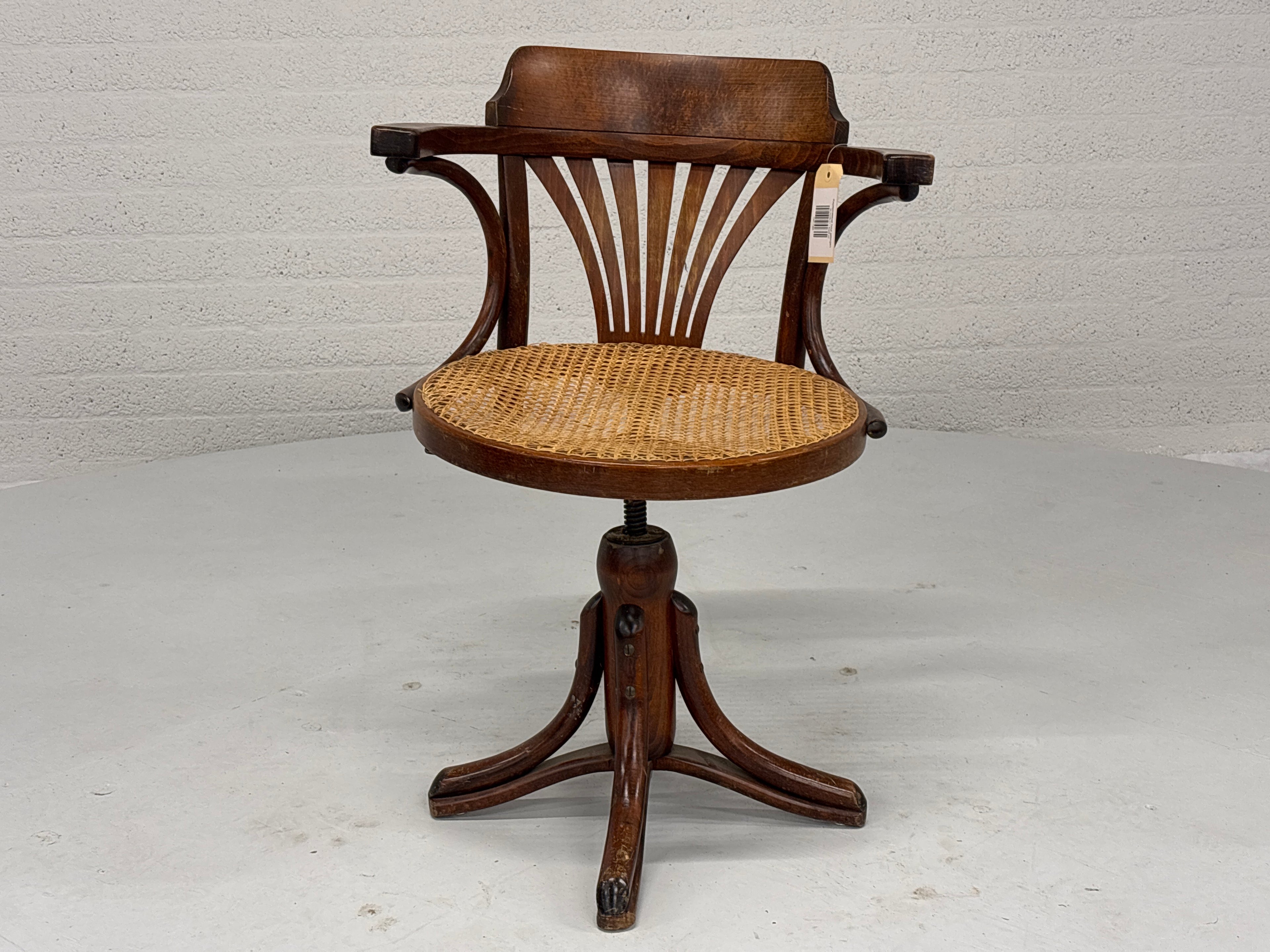 Kapiteinsstoel hout gebogen