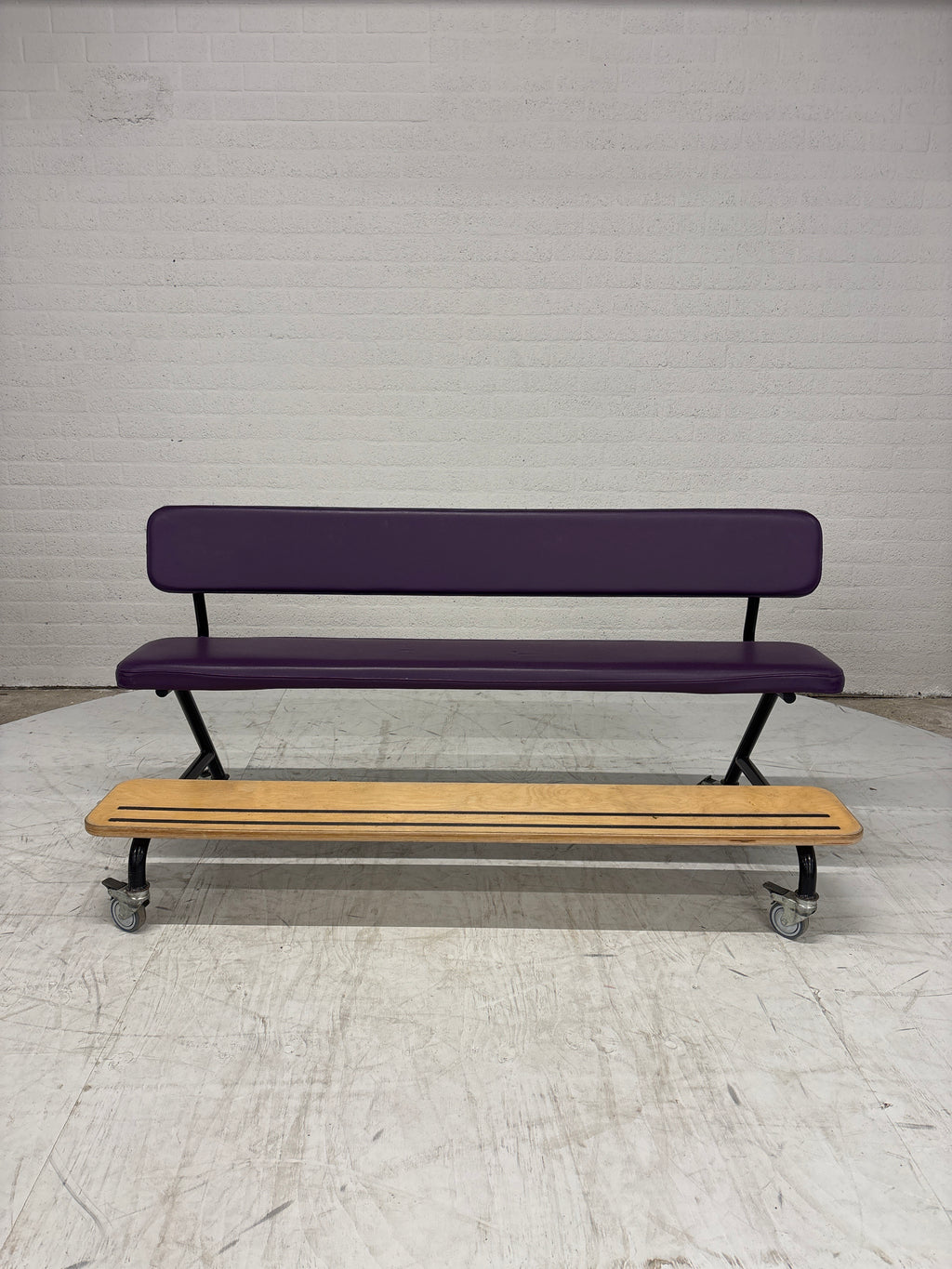 Stoere set 2 kinderbanken, tafel op wielen