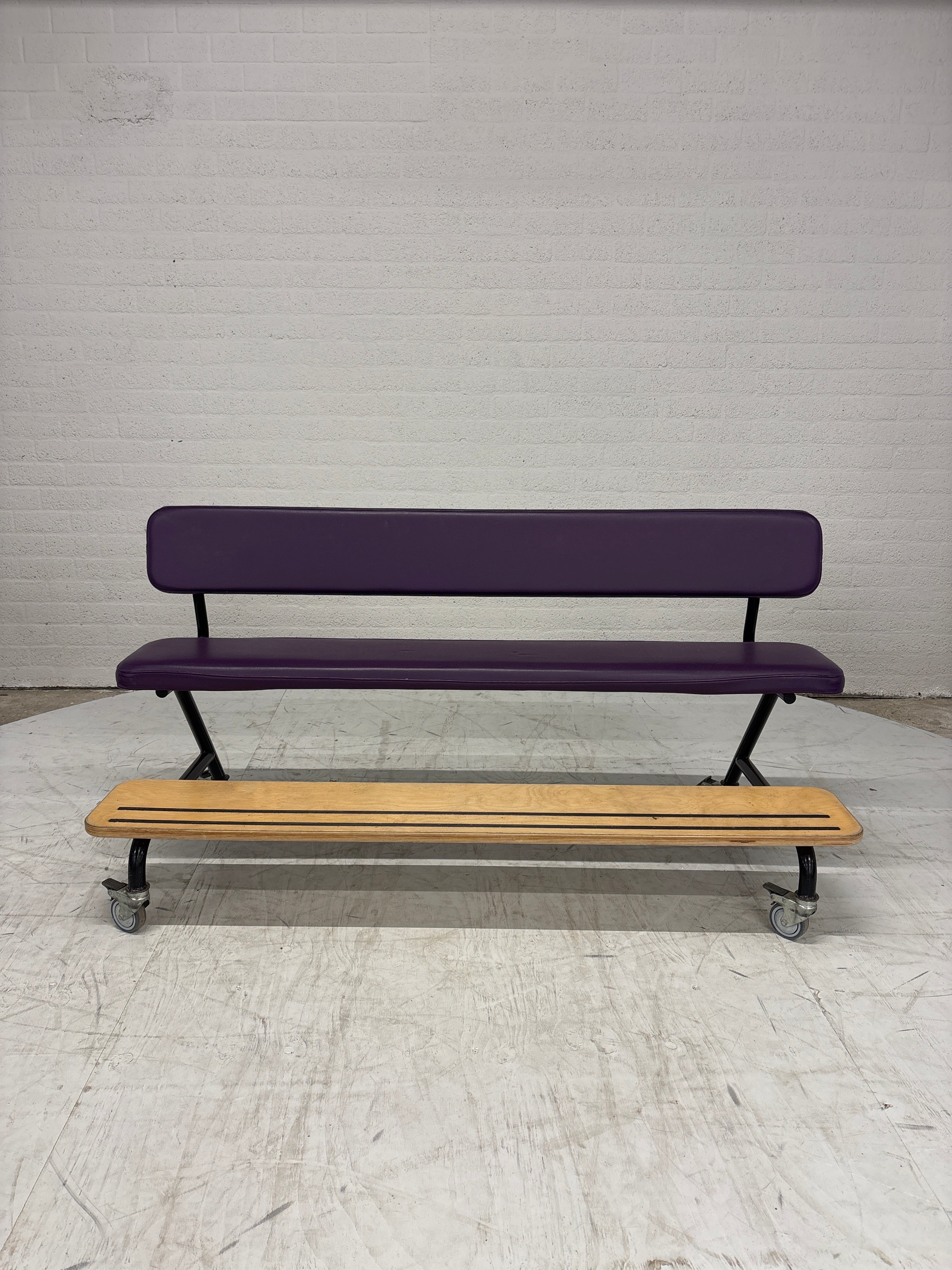 Stoere set 2 kinderbanken, tafel op wielen