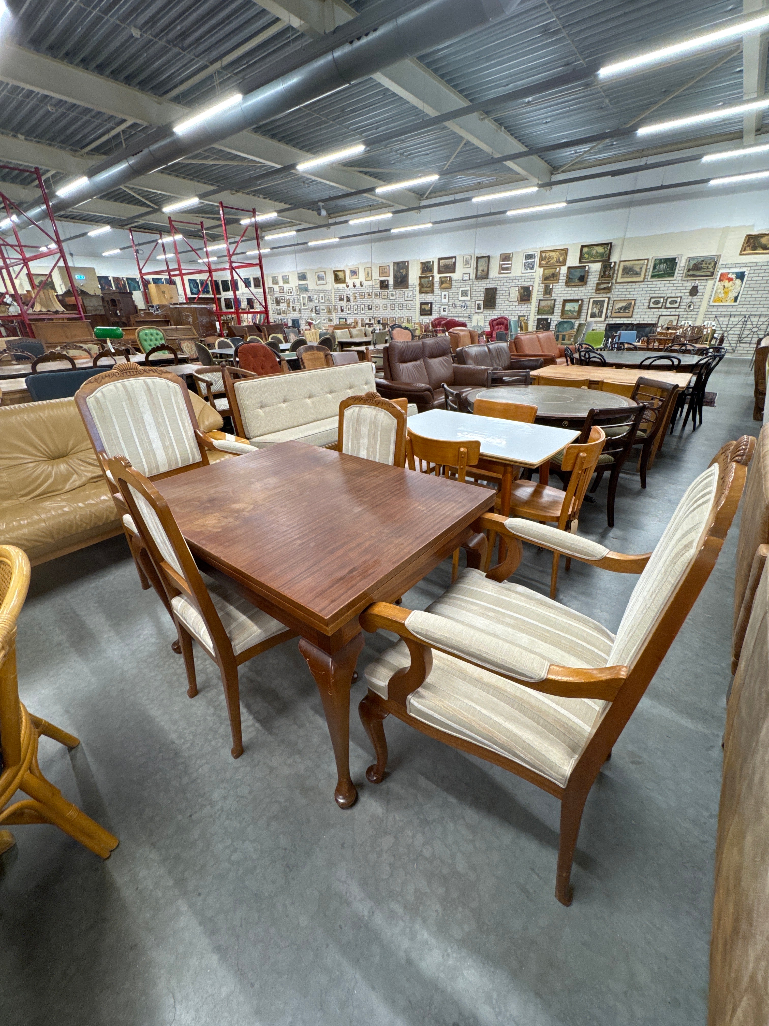 Eettafel uitschuifbaar met 4 stoelen