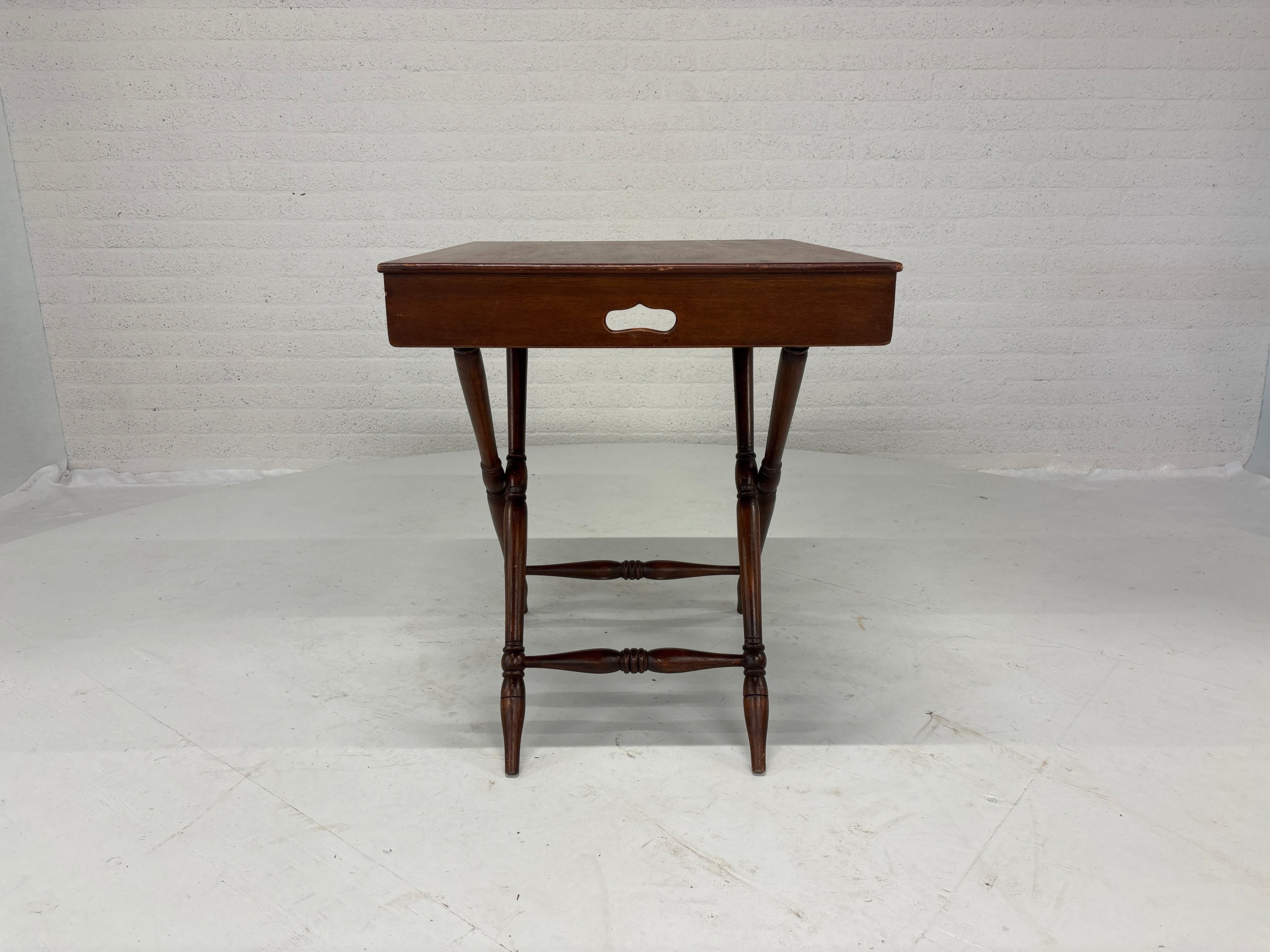 Groot dienblad met onderstel