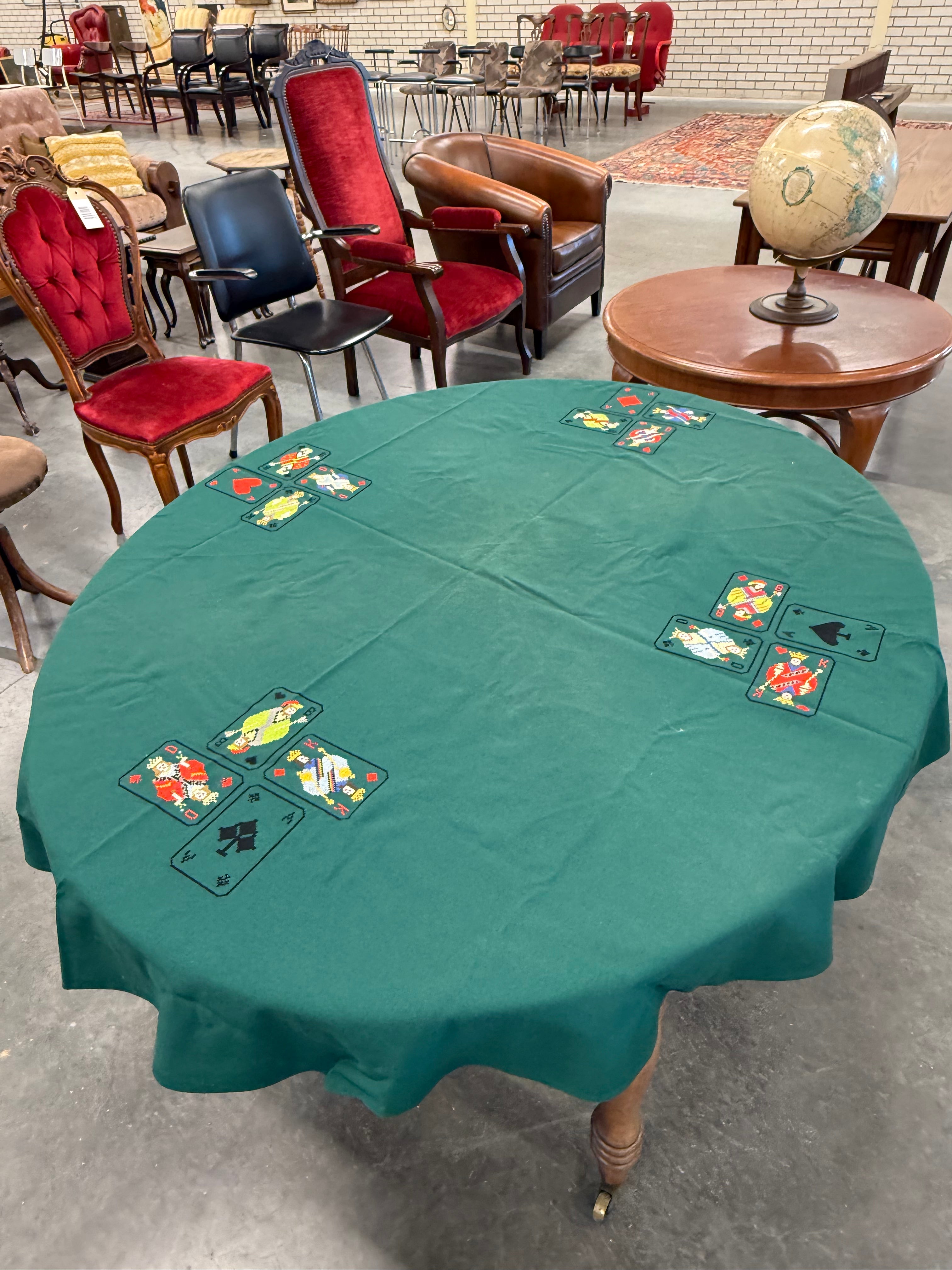 Bridgekleed geborduurd rond