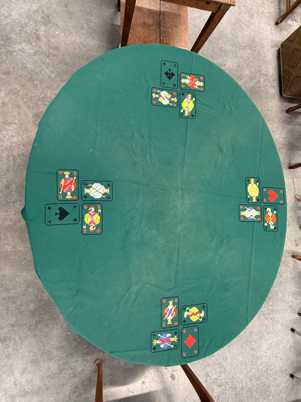 Bridgekleed geborduurd rond