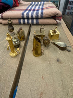 Tinnen/koperbeslag figuurtje voor letterbak