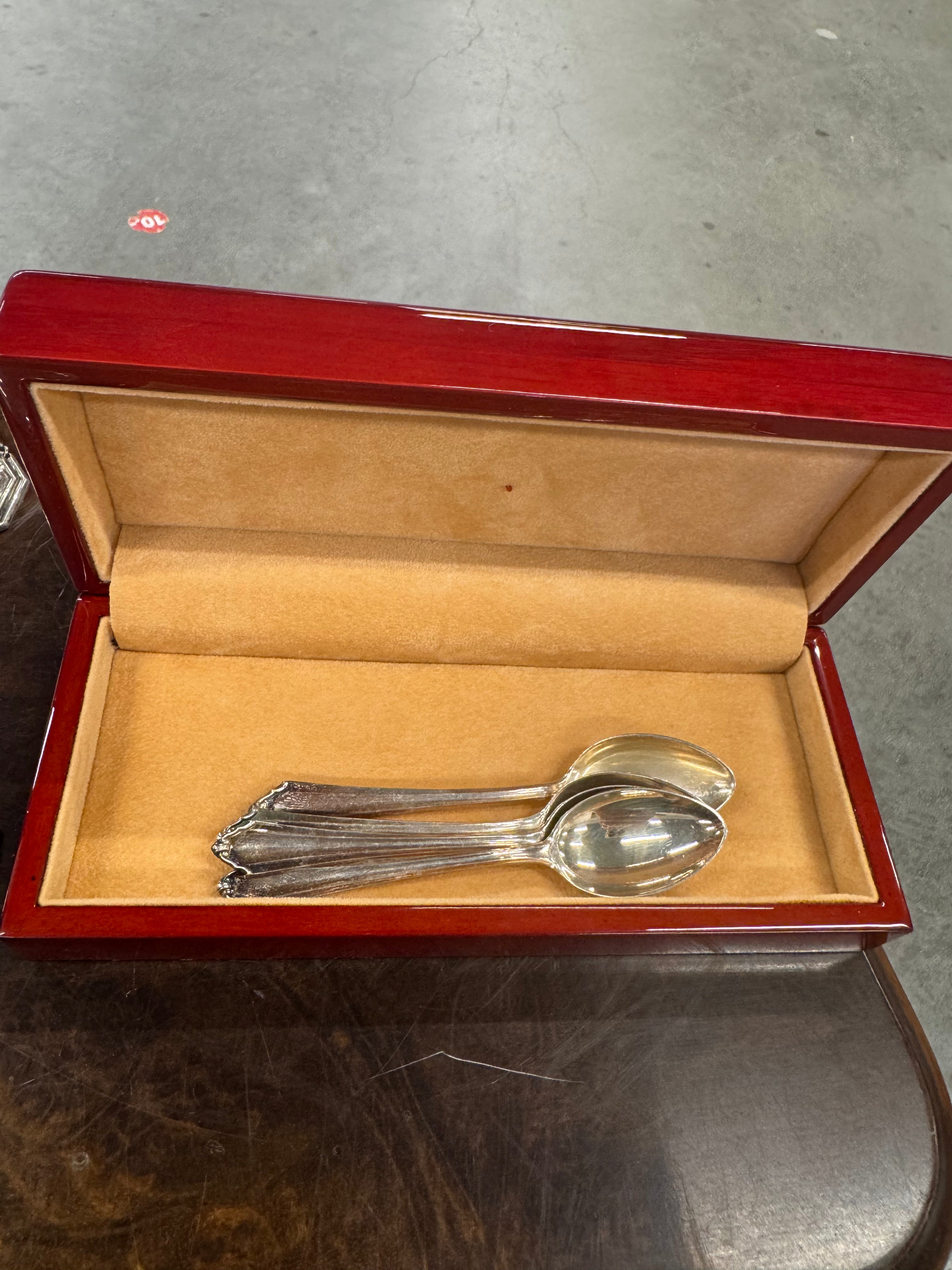 Lepeltjes zilver gemerkt
